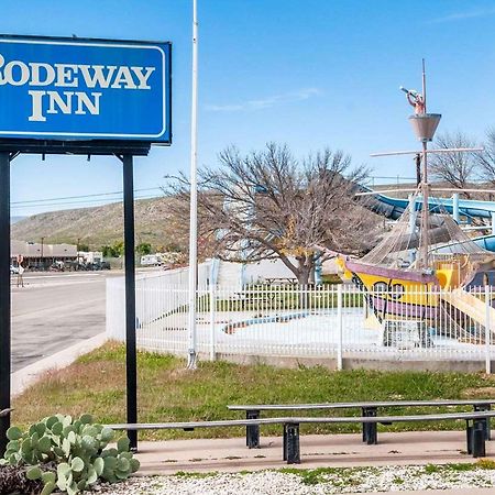 Rodeway Inn Whites City ภายนอก รูปภาพ